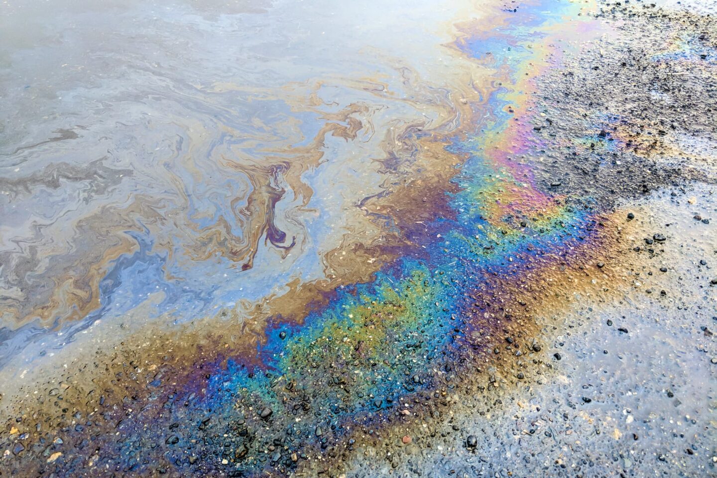 Remediation method statements from Abbeydale Geoscience. Image of an oil spill.